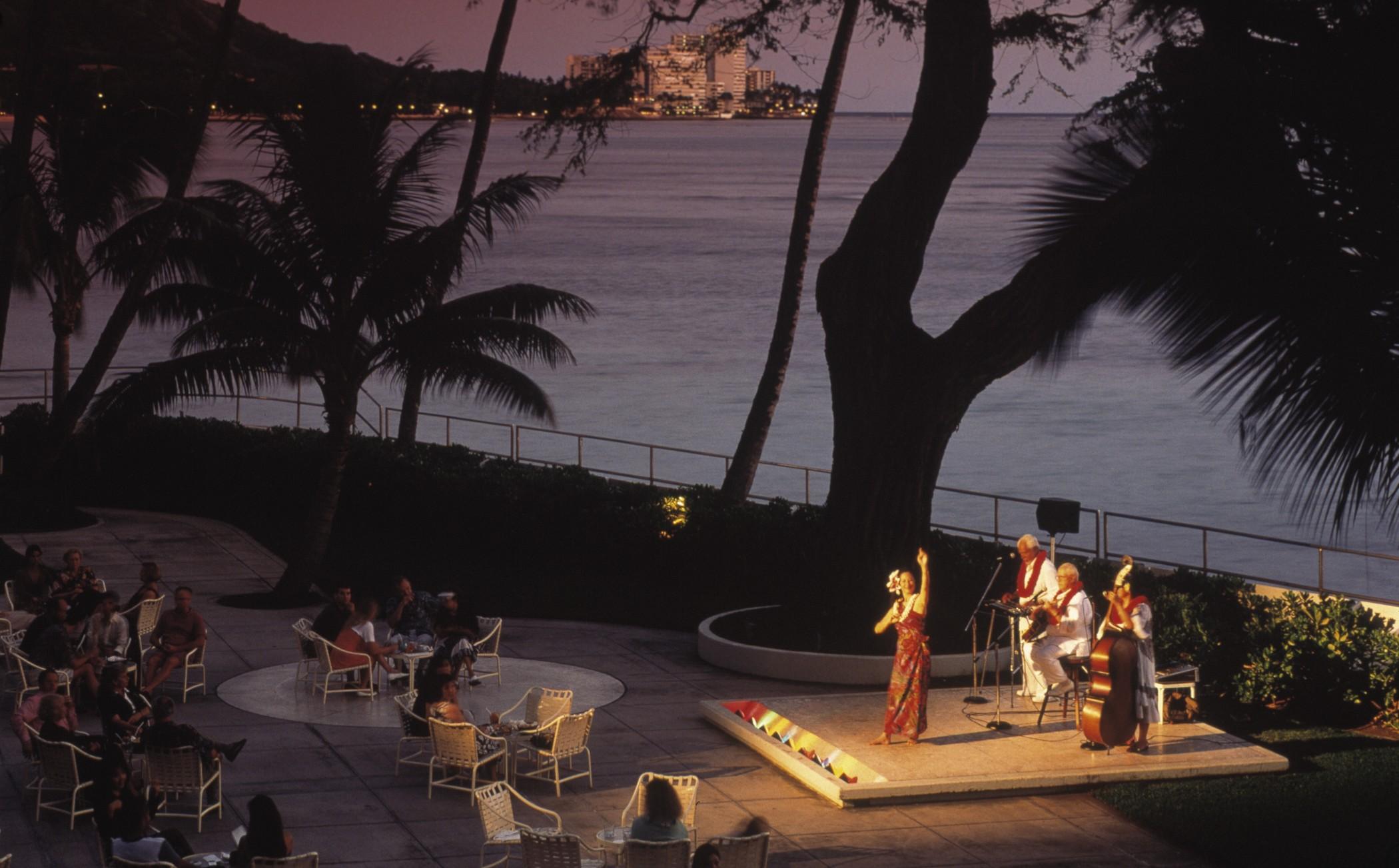 โรงแรมฮาเลคูลานี โฮโนลูลู ภายนอก รูปภาพ Luau at the Hilton Hawaiian Village