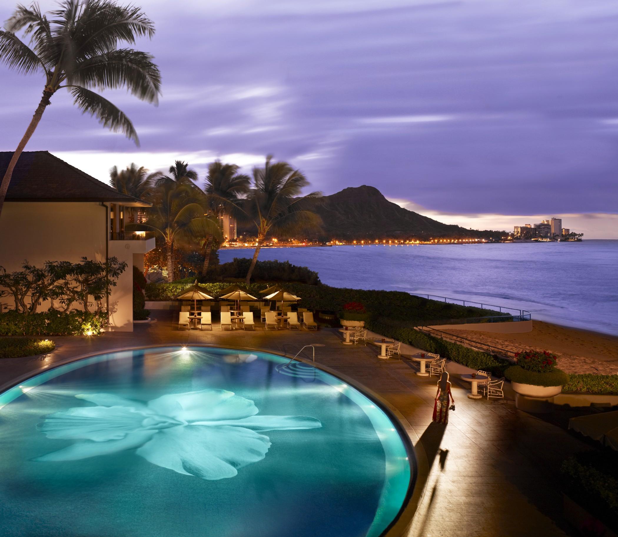 โรงแรมฮาเลคูลานี โฮโนลูลู ภายนอก รูปภาพ The Four Seasons Resort Maui at Beach with the West Maui Mountains in the background